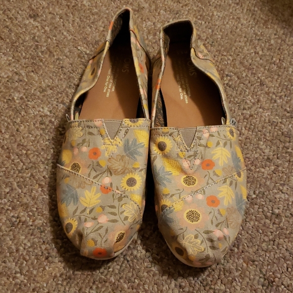 toms sunflower shoes